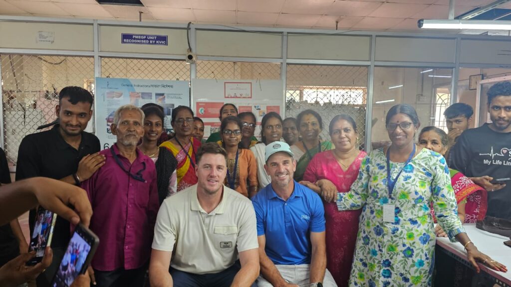 ryan ten doeschate and morne morkel visit sastha leather crafts