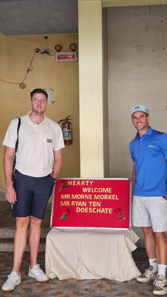 ryan ten doeschate and morne morkel visit sastha leather crafts
